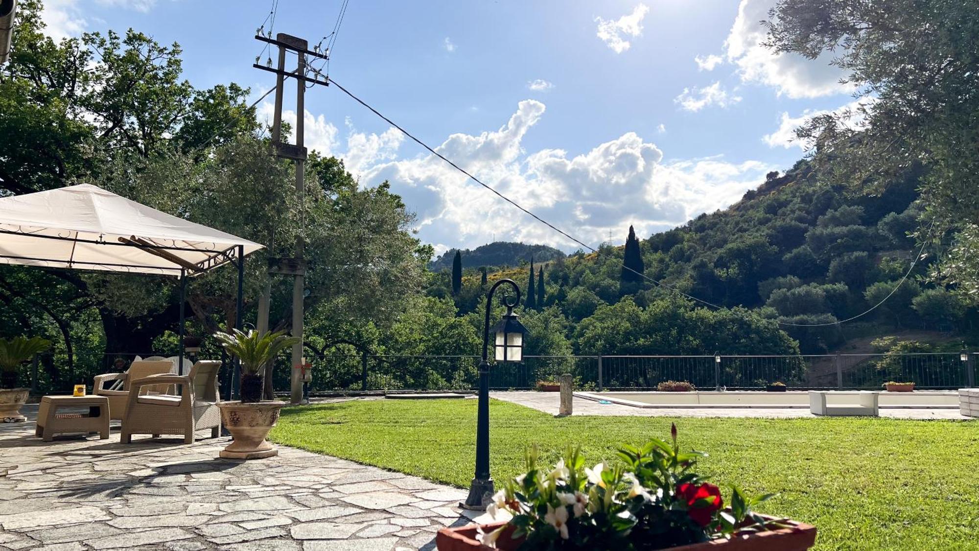 Апартаменты Giardino Sul Fiume Асколи-Пичено Экстерьер фото