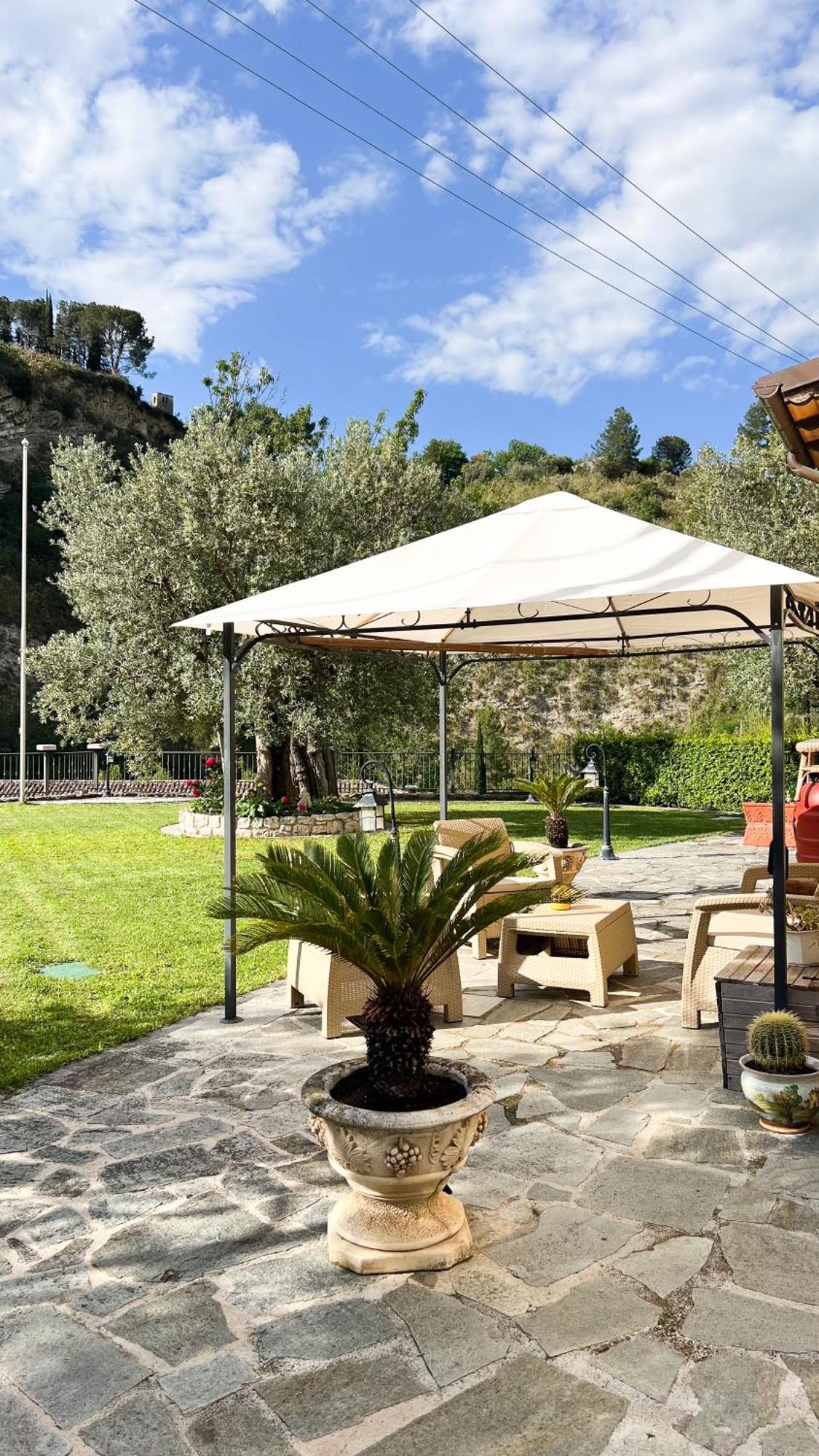 Апартаменты Giardino Sul Fiume Асколи-Пичено Экстерьер фото